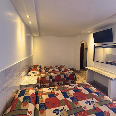 Hotel Arboledas Industrial Гуадалахара Екстериор снимка