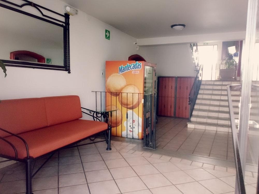 Hotel Arboledas Industrial Гуадалахара Екстериор снимка