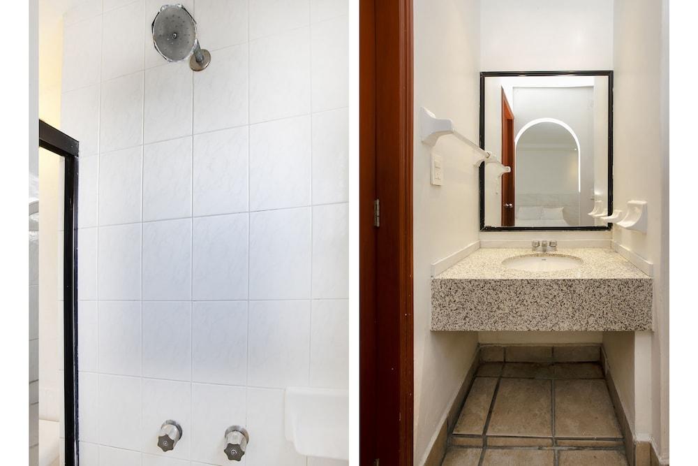 Hotel Arboledas Industrial Гуадалахара Екстериор снимка