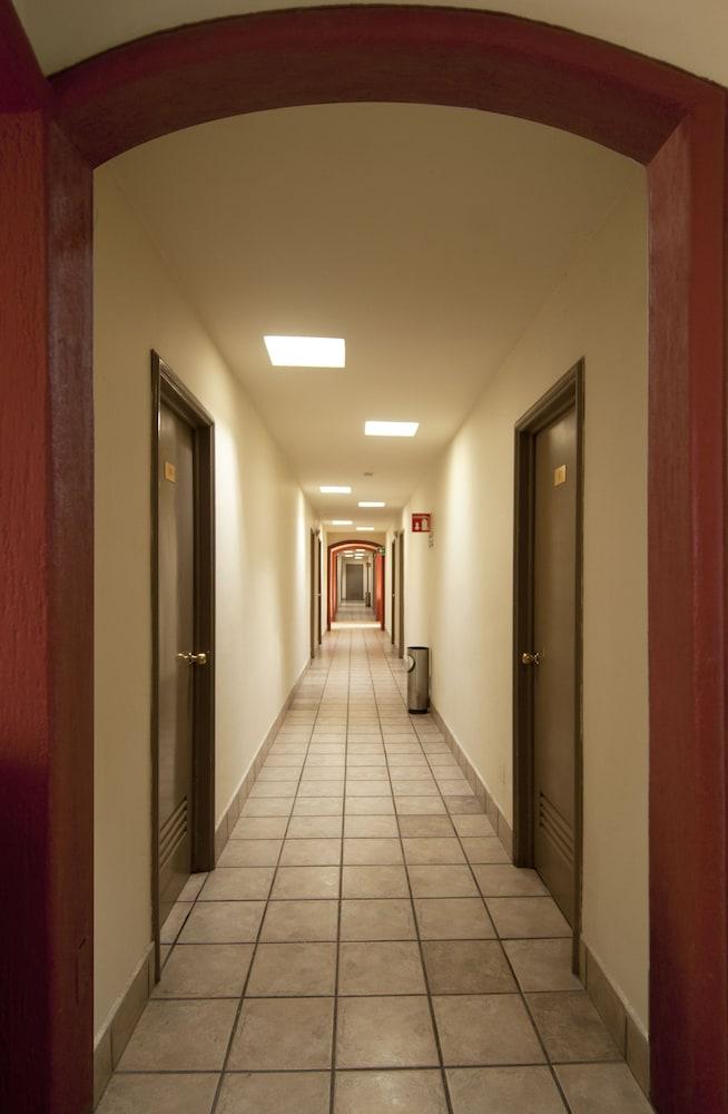 Hotel Arboledas Industrial Гуадалахара Екстериор снимка
