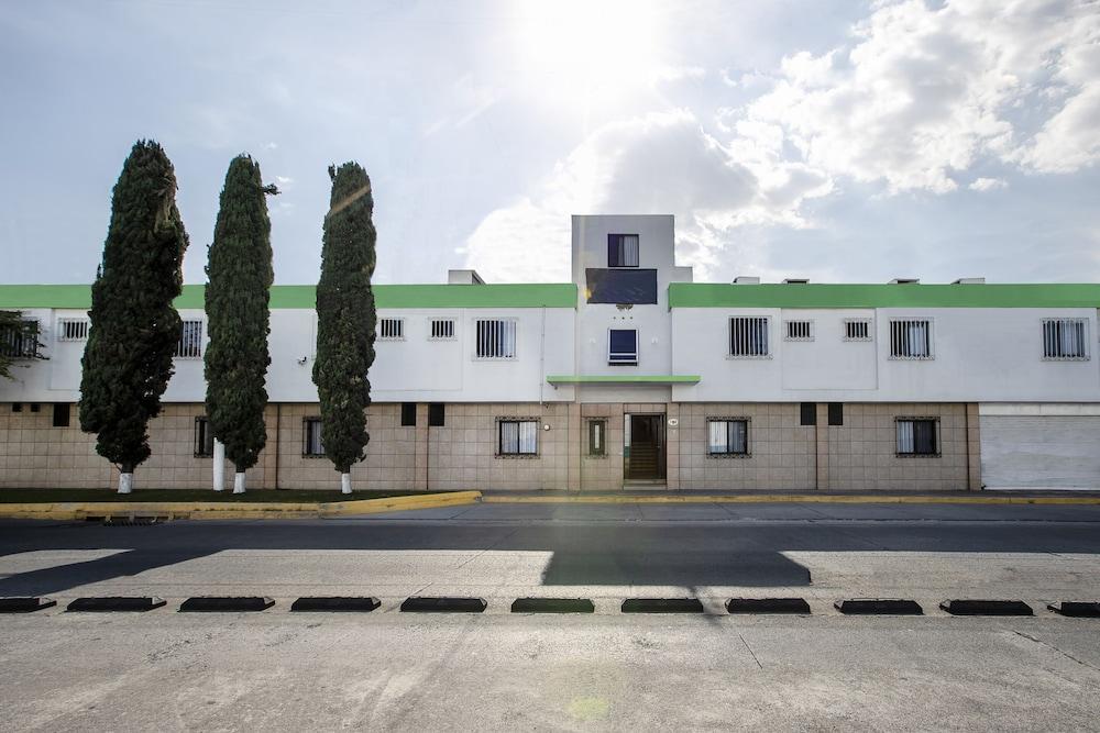 Hotel Arboledas Industrial Гуадалахара Екстериор снимка