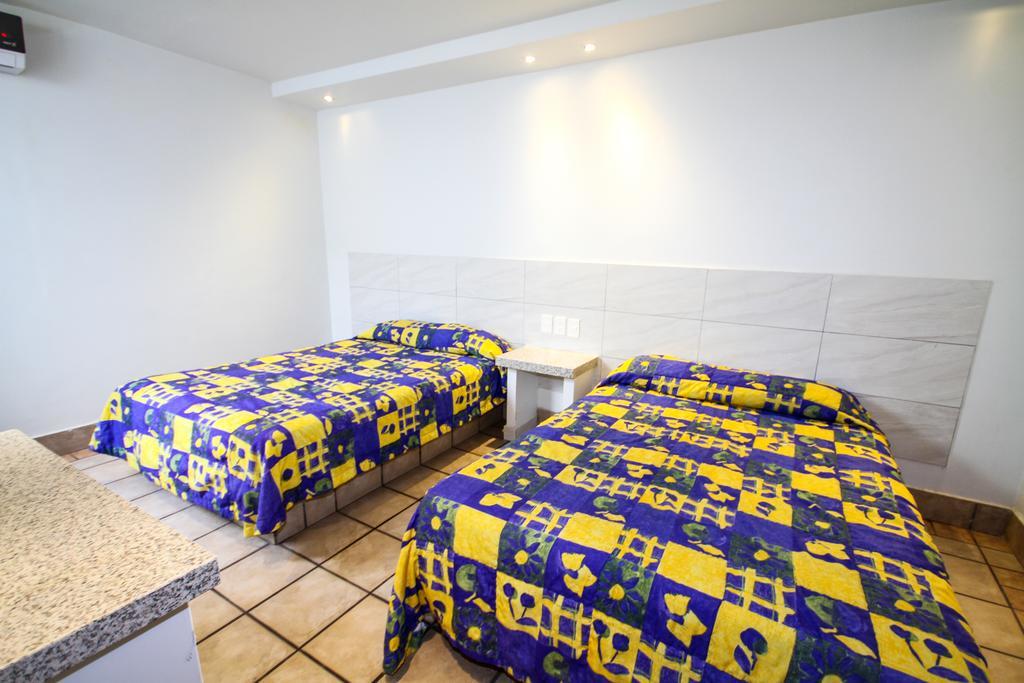 Hotel Arboledas Industrial Гуадалахара Екстериор снимка