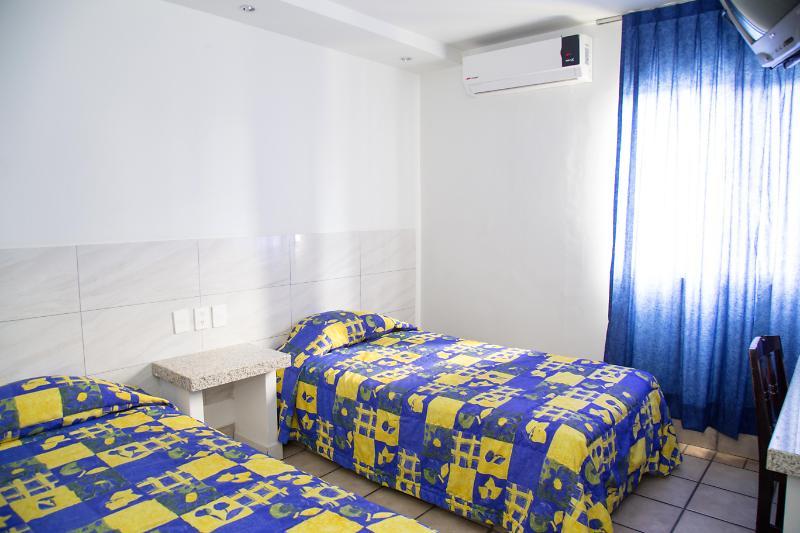 Hotel Arboledas Industrial Гуадалахара Екстериор снимка