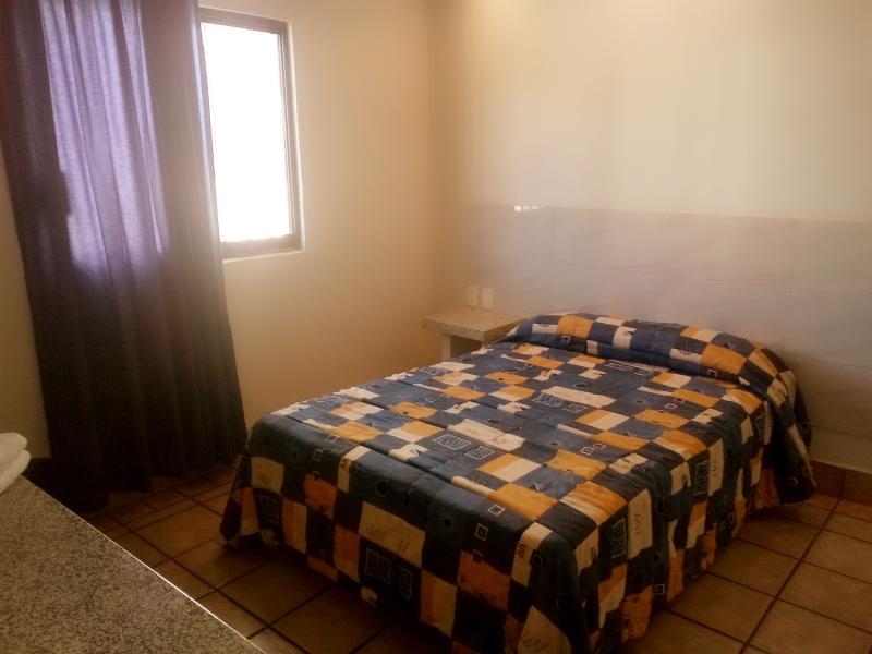 Hotel Arboledas Industrial Гуадалахара Екстериор снимка